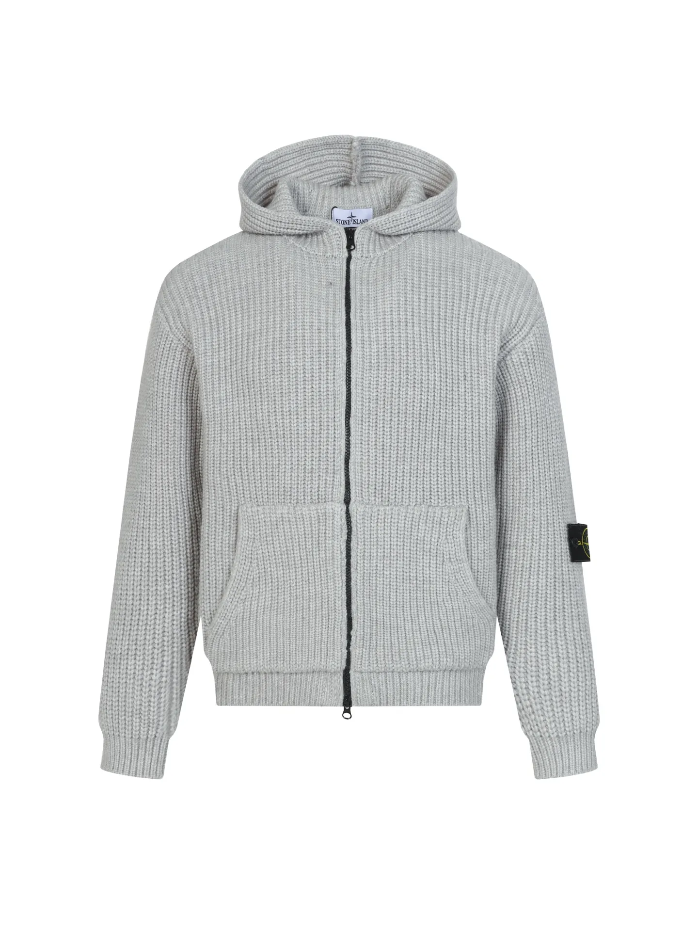 P610 Stone Island thick-knit cashmere zipper hooded cardigan. Originally purchased for 19,800, it took 2 months to develop. Custom-made woolen cashmere fabric was made and smoothed to be skin-friendly and not prickly. The color was dyed three times to achieve the original color effect. The armband pattern is embroidered using fixed-dyed matte embroidery threads on the board and stitch embroidery. The pattern is embroidered by Tajima machine with thousands of needles. The stitching is fine and dense, without connecting lines. The pattern is clear and has a strong sense of lines and three-dimensionality, which enriches the spatial level of the overall picture. The flat knitting fabric uses imported three-needle ultra-thick needles and customized zippers, which are expensive. In order to achieve the best results, no cost is considered. The weight of the whole garment reaches 1,400 grams, and the three-standard accessories are complete.  Size:S-M-L-XL